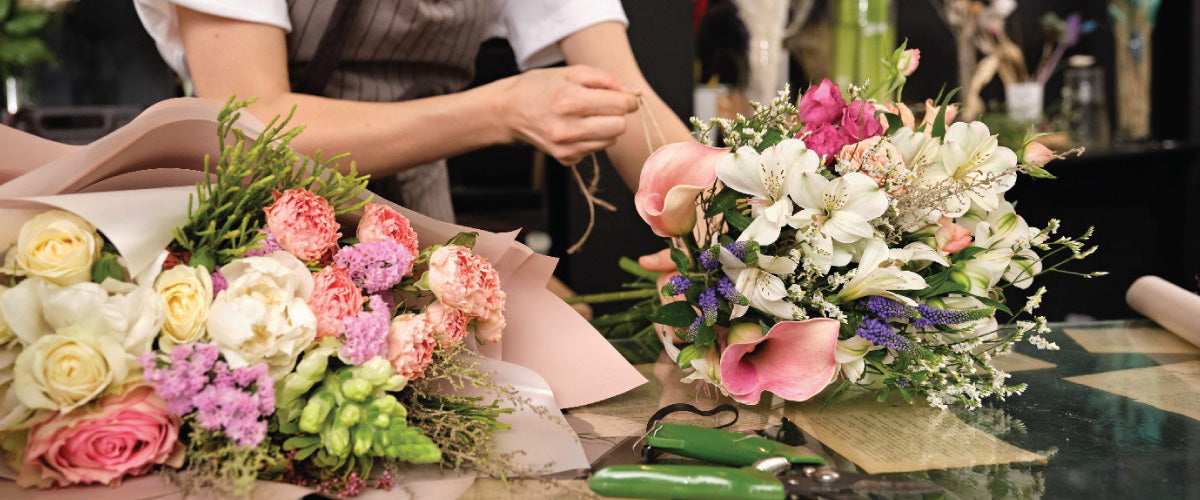 A guide to use filler flowers to elevate your arrangements.